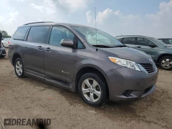 2013 Toyota Sienna LE AAS с VIN 5TDKK3DC6DS305613, выставлен на аукционе Copart как лот 66013225 с пробегом 87 778 миль миль и Списание • Salvage title. История ставок и продаж доступна на DreamBid. Изображение 4.