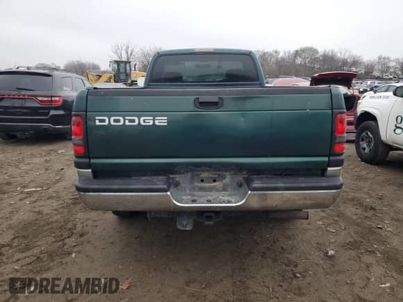 1994 Dodge 1500 z VIN 1B7HF16Z8RS570956, wystawiony jako Copart lot #84050084 z przebiegiem 173 089 mil mil oraz Czysty tytuł • Clean title. Historia ofert i sprzedaży dostępna na DreamBid. Obrazek 6.