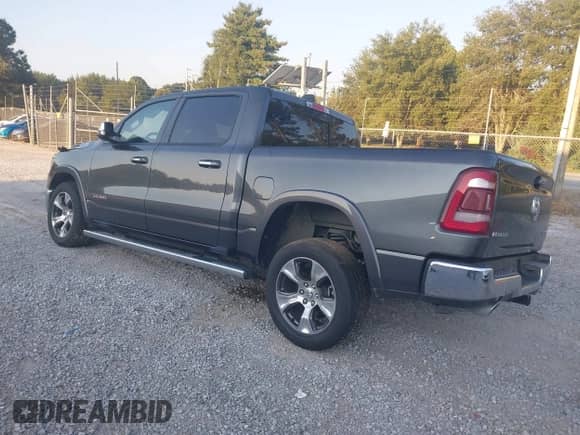 2022 Ram 1500 Laramie z VIN 1C6SRFJT9NN479191, wystawiony jako IAAI lot #43032319 z przebiegiem 36 586 mil mil oraz . Historia ofert i sprzedaży dostępna na DreamBid. Obrazek 3.