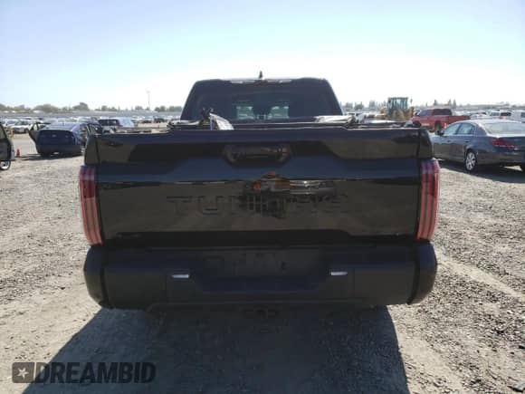 2025 Toyota Tundra Limited z VIN 5TFWA5EC2SX038217, wystawiony jako Copart lot #85893025 z przebiegiem 7 284 mil mil oraz Szkoda całkowita • Salvage title. Historia ofert i sprzedaży dostępna na DreamBid. Obrazek 6.