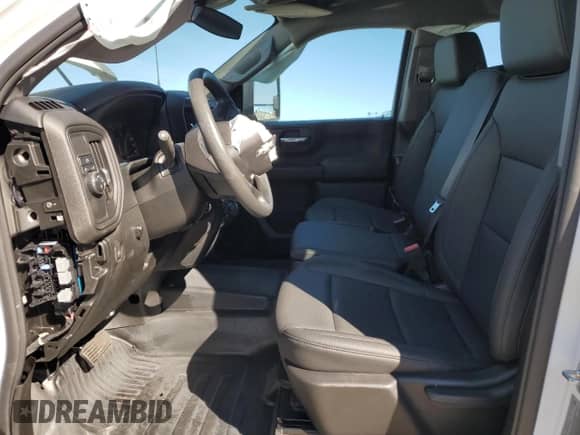 2024 Chevrolet Silverado 2500HD с VIN 1GB5WLE73RF292317, выставлен на аукционе Copart как лот 76949084 с пробегом 62 миль миль и Списание • Salvage title. История ставок и продаж доступна на DreamBid. Изображение 7.