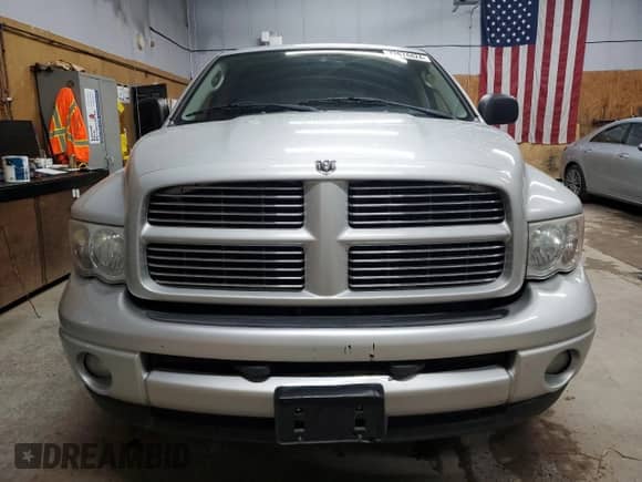 2004 Dodge 1500 ST z VIN 1D3HU18D04J113572, wystawiony jako Copart lot #72674424 z przebiegiem 106 337 mil mil oraz Czysty tytuł • Clean title. Historia ofert i sprzedaży dostępna na DreamBid. Obrazek 5.