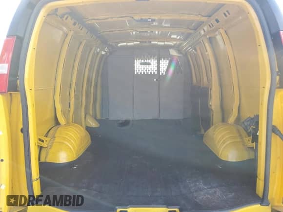 2022 Chevrolet Express Cargo с VIN 1GCWGAFP3N1163565, выставлен на аукционе Copart как лот 67400645 с пробегом 83 581 миль миль и На запчасти • Non repairable. История ставок и продаж доступна на DreamBid. Изображение 10.