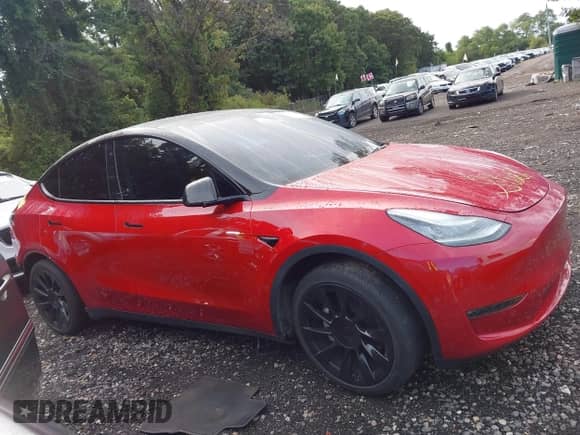 2020 Tesla Model Y Long Range с VIN 5YJYGDEE0LF012780, выставлен на аукционе IAAI как лот 43137505 с пробегом 89 027 миль миль и . История ставок и продаж доступна на DreamBid. Изображение 12.