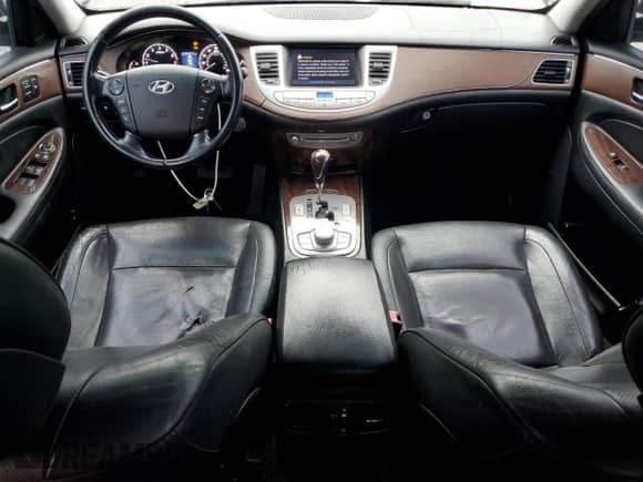 2009 Hyundai Genesis z VIN KMHGC46E59U022643, wystawiony jako Copart lot #44445774 z przebiegiem 204 017 mil mil oraz Szkoda całkowita • Salvage title. Historia ofert i sprzedaży dostępna na DreamBid. Obrazek 8.