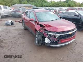 2025 Chevrolet Trax LT с VIN KL77LHEPXSC151694, выставлен на аукционе IAAI как лот 43275553 с пробегом 8 116 миль миль и . История ставок и продаж доступна на DreamBid. Изображение 1.
