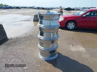2020 Chevrolet Silverado 1500 LT z VIN 3GCPWCED3LG299431, wystawiony jako IAAI lot #42692925 z przebiegiem Nie podano mil oraz . Historia ofert i sprzedaży dostępna na DreamBid. Obrazek 1.