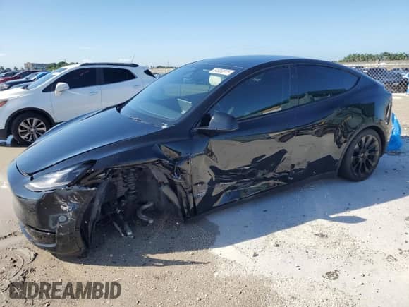 2024 Tesla Model Y с VIN 7SAYGDED9RF089599, выставлен на аукционе Copart как лот 84059915 с пробегом 32 641 миль миль и Списание • Salvage title. История ставок и продаж доступна на DreamBid. Изображение 1.
