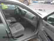 2005 Toyota Camry XLE z VIN 4T1BE32K05U593414, wystawiony jako IAAI lot #43512055 z przebiegiem 268 900 mil mil oraz . Historia ofert i sprzedaży dostępna na DreamBid. Obrazek 5.