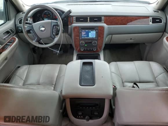 2009 Chevrolet Avalanche 1LT with VIN 3GNEC22069G208163, listed as a Copart auction lot 89304745 with 182,306 mi miles and Salvage title. Bid and sale history available at DreamBid. Image 8.