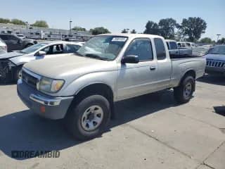 2000 Toyota Tacoma PreRunner z VIN 5TESN92N1YZ690490, wystawiony jako Copart lot #70587455 z przebiegiem 214 669 mil mil oraz Czysty tytuł • Clean title. Historia ofert i sprzedaży dostępna na DreamBid. Obrazek 1.