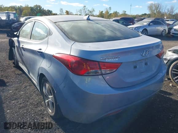 2013 Hyundai Elantra GLS z VIN KMHDH4AE7DU491513, wystawiony jako IAAI lot #43152400 z przebiegiem 96 484 mil mil oraz . Historia ofert i sprzedaży dostępna na DreamBid. Obrazek 3.
