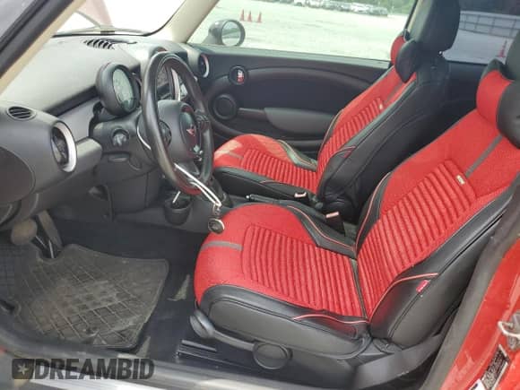 2011 MINI Hardtop with VIN WMWSU3C5XBTX96079, listed as a Copart auction lot 60990665 with 108,263 mi miles and Clean title. Bid and sale history available at DreamBid. Image 7.