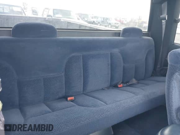 1998 Chevrolet Silverado 2500 с VIN 1GCGK29RXWE183330, выставлен на аукционе IAAI как лот 41938680 с пробегом 229 376 миль миль и . История ставок и продаж доступна на DreamBid. Изображение 8.