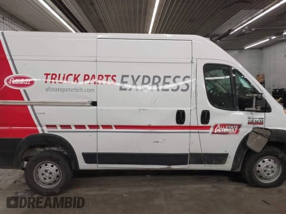 2022 Ram ProMaster Cargo z VIN 3C6LRVBG2NE102092, wystawiony jako IAAI lot #42037127 z przebiegiem 168 617 mil mil oraz . Historia ofert i sprzedaży dostępna na DreamBid. Obrazek 13.