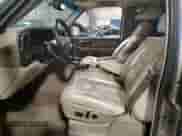 2003 Chevrolet Suburban LT z VIN 1GNFK16Z53J282237, wystawiony jako Copart lot #56275545 z przebiegiem 129 384 mil mil oraz Szkoda całkowita • Salvage title. Historia ofert i sprzedaży dostępna na DreamBid. Obrazek 7.