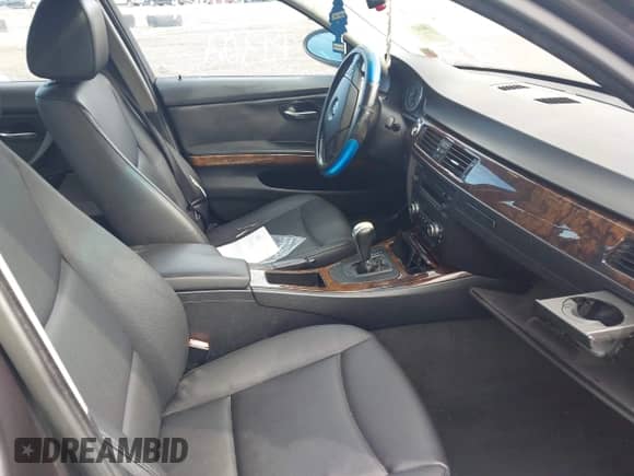 2007 BMW 3 Series 328xi z VIN WBAVC73507KP31391, wystawiony jako IAAI lot #43169470 z przebiegiem Nie podano mil oraz . Historia ofert i sprzedaży dostępna na DreamBid. Obrazek 5.