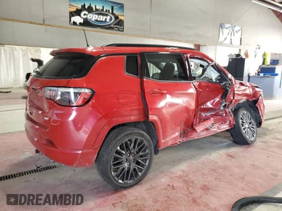 2022 Jeep Compass (RED) Edition z VIN 3C4NJDCB3NT207080, wystawiony jako Copart lot #60460855 z przebiegiem Nie podano mil oraz Szkoda całkowita • Salvage title. Historia ofert i sprzedaży dostępna na DreamBid. Obrazek 3.