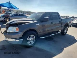 2005 Ford F-150 XLT z VIN 1FTPW12585FA30749, wystawiony jako Copart lot #82502375 z przebiegiem 128 237 mil mil oraz Szkoda całkowita • Salvage title. Historia ofert i sprzedaży dostępna na DreamBid. Obrazek 1.