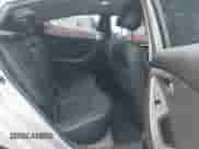 2013 Hyundai Elantra GLS z VIN KMHDH4AE6DU779474, wystawiony jako IAAI lot #42569044 z przebiegiem 95 106 mil mil oraz . Historia ofert i sprzedaży dostępna na DreamBid. Obrazek 8.