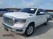 2019 Ram 1500 Laramie z VIN 1C6RREJTXKN743443, wystawiony jako IAAI lot #42539927 z przebiegiem 95 220 mil mil oraz . Historia ofert i sprzedaży dostępna na DreamBid. Obrazek 2.