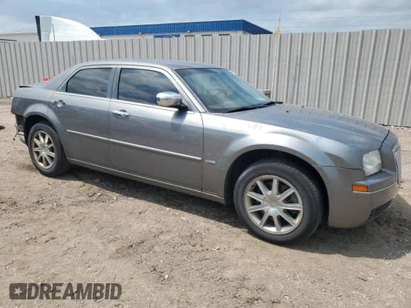 2010 Chrysler 300 Touring Signature с VIN 2C3CK5CV5AH318998, выставлен на аукционе Copart как лот 67943045 с пробегом 119 990 миль миль и Списание • Salvage title. История ставок и продаж доступна на DreamBid. Изображение 4.