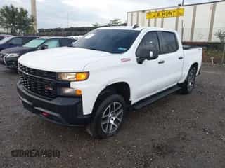 2020 Chevrolet Silverado 1500 Custom Trail Boss z VIN 1GCPYCEF3LZ166132, wystawiony jako IAAI lot #43265003 z przebiegiem 65 805 mil mil oraz . Historia ofert i sprzedaży dostępna na DreamBid. Obrazek 2.