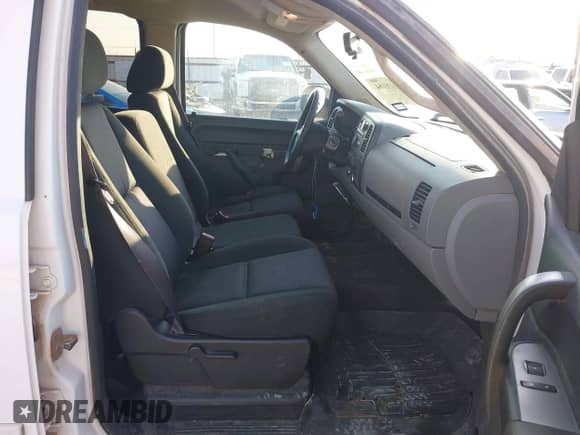 2012 Chevrolet Silverado 1500 LS z VIN 3GCPCREA3CG240817, wystawiony jako IAAI lot #43135184 z przebiegiem 314 528 mil mil oraz . Historia ofert i sprzedaży dostępna na DreamBid. Obrazek 5.