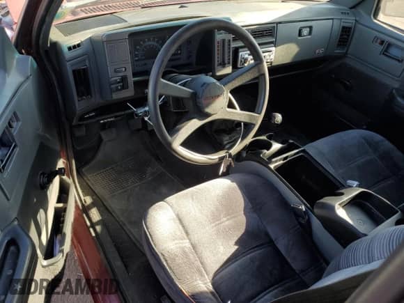 1993 Chevrolet S-10 с VIN 1GCCS19R5P8103179, выставлен на аукционе Copart как лот 69463354 с пробегом 168 231 миль миль и Списание • Salvage title. История ставок и продаж доступна на DreamBid. Изображение 8.