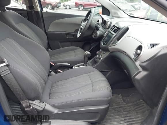 2013 Chevrolet Sonic LT с VIN 1G1JC6SB7D4247195, выставлен на аукционе IAAI как лот 43018943 с пробегом 83 490 миль миль и . История ставок и продаж доступна на DreamBid. Изображение 5.