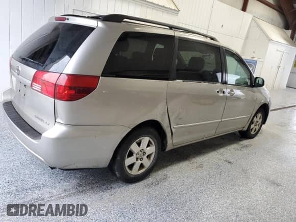 2005 Toyota Sienna LE с VIN 5TDZA23C05S294378, выставлен на аукционе Copart как лот 82299985 с пробегом 327 418 миль миль и Списание • Salvage title. История ставок и продаж доступна на DreamBid. Изображение 3.