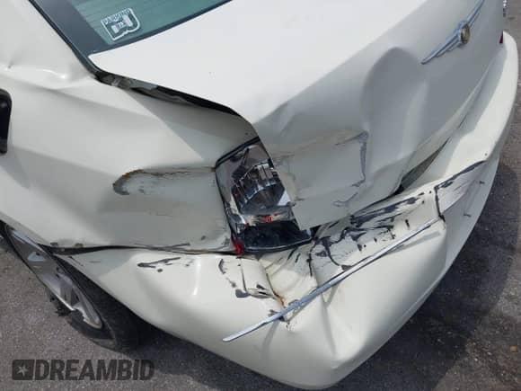 2007 Chrysler 300 Limited z VIN 2C3KA53GX7H600708, wystawiony jako IAAI lot #42883825 z przebiegiem 77 753 mil mil oraz . Historia ofert i sprzedaży dostępna na DreamBid. Obrazek 6.