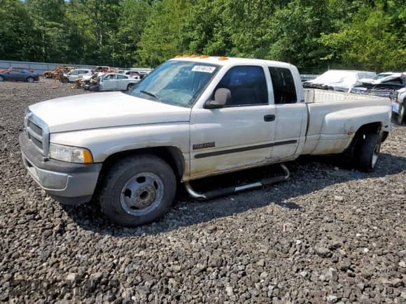 2002 Dodge 3500 с VIN 3B7MC33672M294250, выставлен на аукционе Copart как лот 65146125 с пробегом 395 110 миль миль и Списание • Salvage title. История ставок и продаж доступна на DreamBid. Изображение 1.