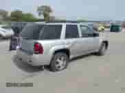 2006 Chevrolet TrailBlazer LT z VIN 1GNDT13S362205361, wystawiony jako IAAI lot #43346313 z przebiegiem 221 138 mil mil oraz . Historia ofert i sprzedaży dostępna na DreamBid. Obrazek 4.