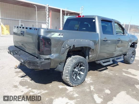 2011 Chevrolet Silverado 1500 LS z VIN 3GCPKREA9BG182360, wystawiony jako IAAI lot #41782080 z przebiegiem 214 465 mil mil oraz . Historia ofert i sprzedaży dostępna na DreamBid. Obrazek 4.