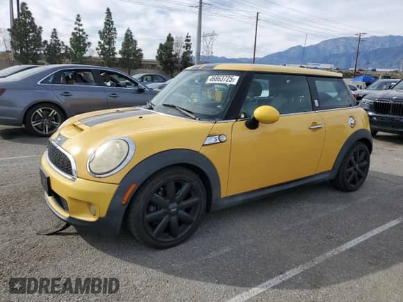 2009 MINI Hardtop S with VIN WMWMF73599TW87679, listed as a Copart auction lot 46863725 with 102,976 mi miles and Salvage title. Bid and sale history available at DreamBid. Image 1.
