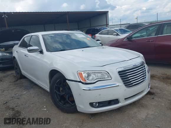 2011 Chrysler 300 C с VIN 2C3CA6CT9BH559813, выставлен на аукционе IAAI как лот 43121223 с пробегом 184 370 миль миль и . История ставок и продаж доступна на DreamBid. Изображение 1.