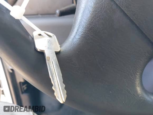 2008 Ford Econoline Cargo Commercial z VIN 1FTNE24W78DB54937, wystawiony jako IAAI lot #43394259 z przebiegiem 184 949 mil mil oraz . Historia ofert i sprzedaży dostępna na DreamBid. Obrazek 11.