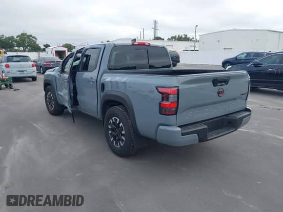 2024 Nissan Frontier SV z VIN 1N6ED1EJ2RN665691, wystawiony jako IAAI lot #43191816 z przebiegiem 10 090 mil mil oraz . Historia ofert i sprzedaży dostępna na DreamBid. Obrazek 3.