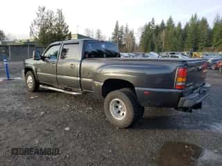 2005 Chevrolet Silverado 3500 LT z VIN 1GCJC33275F832997, wystawiony jako Copart lot #84174064 z przebiegiem 205 523 mil mil oraz Szkoda całkowita • Salvage title. Historia ofert i sprzedaży dostępna na DreamBid. Obrazek 2.