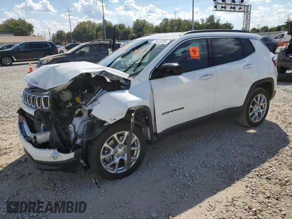 2024 Jeep Compass Latitude Lux с VIN 3C4NJDFN5RT152000, выставлен на аукционе Copart как лот 71422235 с пробегом Не указан миль и Списание • Salvage title. История ставок и продаж доступна на DreamBid. Изображение 1.