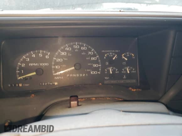 1997 Chevrolet Suburban z VIN 3GNEC16R3VG128803, wystawiony jako Copart lot #86439814 z przebiegiem 132 747 mil mil oraz Czysty tytuł • Clean title. Historia ofert i sprzedaży dostępna na DreamBid. Obrazek 9.