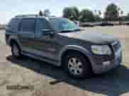2006 Ford Explorer XLT z VIN 1FMEU73886UB40833, wystawiony jako Copart lot #67680445 z przebiegiem 246 015 mil mil oraz Szkoda całkowita • Salvage title. Historia ofert i sprzedaży dostępna na DreamBid. Obrazek 4.