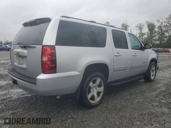 2014 Chevrolet Suburban LT with VIN 1GNSKJE76ER110642, listed as a Copart auction lot 69009075 with 201,191 mi miles and Salvage title. Bid and sale history available at DreamBid. Image 3.