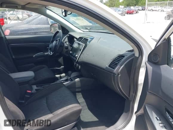 2021 Mitsubishi Outlander ES z VIN JA4ARUAUXMU019523, wystawiony jako IAAI lot #42336090 z przebiegiem 62 633 mil mil oraz . Historia ofert i sprzedaży dostępna na DreamBid. Obrazek 5.