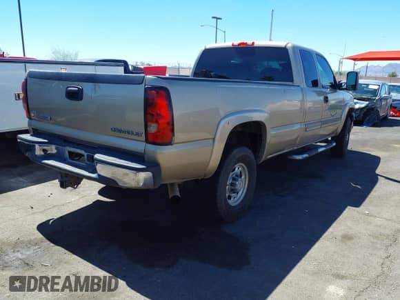 2005 Chevrolet Silverado 2500HD Work Truck with VIN 1GCHC29U05E216369, listed as a IAAI auction lot 42517068 with 278,121 mi miles and . Bid and sale history available at DreamBid. Image 4.