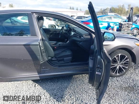 2019 Toyota Camry SE z VIN 4T1B11HK6KU852555, wystawiony jako IAAI lot #43365453 z przebiegiem 171 578 mil mil oraz . Historia ofert i sprzedaży dostępna na DreamBid. Obrazek 5.