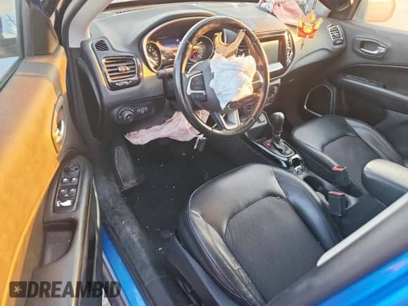 2020 Jeep Compass Altitude с VIN 3C4NJCBB1LT147695, выставлен на аукционе Copart как лот 84433255 с пробегом 109 442 миль миль и Списание • Salvage title. История ставок и продаж доступна на DreamBid. Изображение 8.