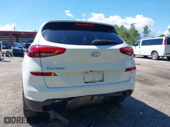 2021 Hyundai Tucson SE with VIN KM8J23A41MU318897, listed as a IAAI auction lot 43233832 with 112,924 mi miles and . Bid and sale history available at DreamBid. Image 6.