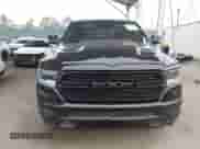 2021 Ram 1500 Laramie z VIN 1C6SRFJT9MN542322, wystawiony jako IAAI lot #42455038 z przebiegiem 68 601 mil mil oraz . Historia ofert i sprzedaży dostępna na DreamBid. Obrazek 12.